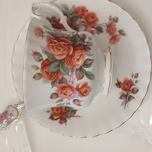 Tea Cup&Saucer Fine Bone China (England)